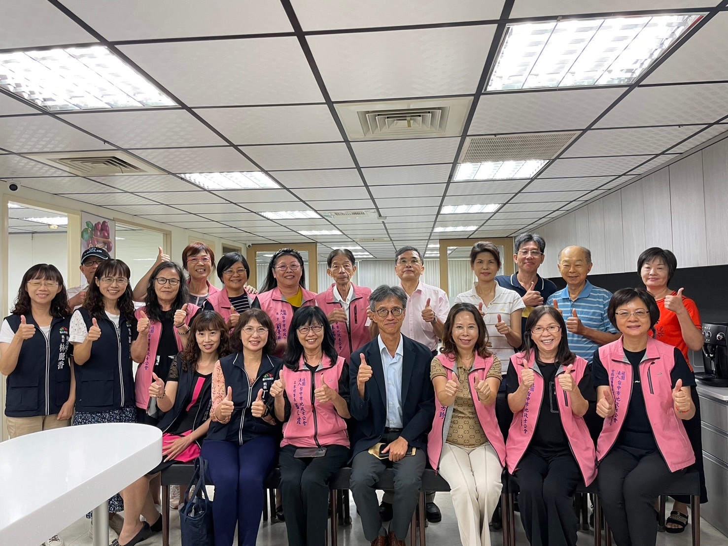 臺中市政府地方稅務局沈政安局長來訪公會